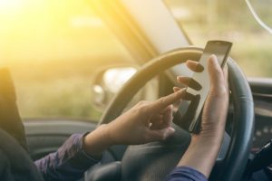 smartphones distracted driving michigan auto accident